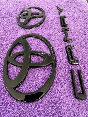 CAMRY 80 Антихром значки