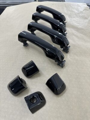 Покраска дверных ручек лендкрузер 200 вчерный глянец Антихром авто в Алматы дверные ручки Land Cruiser 200 Autoroom kz