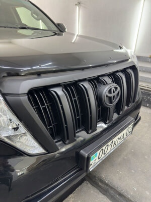 ПРАДО 150 детейлинг услуги полировка кузова керамика, антихром решетка радиатора, установка сетки, покраска пластика салона