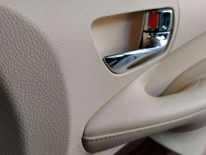 Химчистка-обшивки-дверей-на-авто-в-Алматы-Autoroom.kz